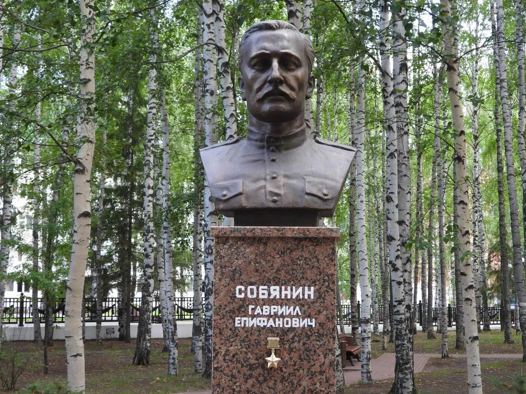 Парк Собянина, бюст Гавриила Епифановича Собянина