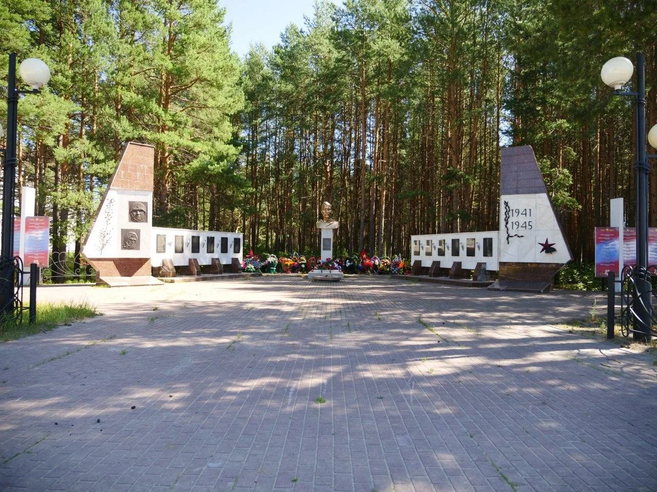 Памятник Г.Е. Собянину, в комплексе с мемориалом