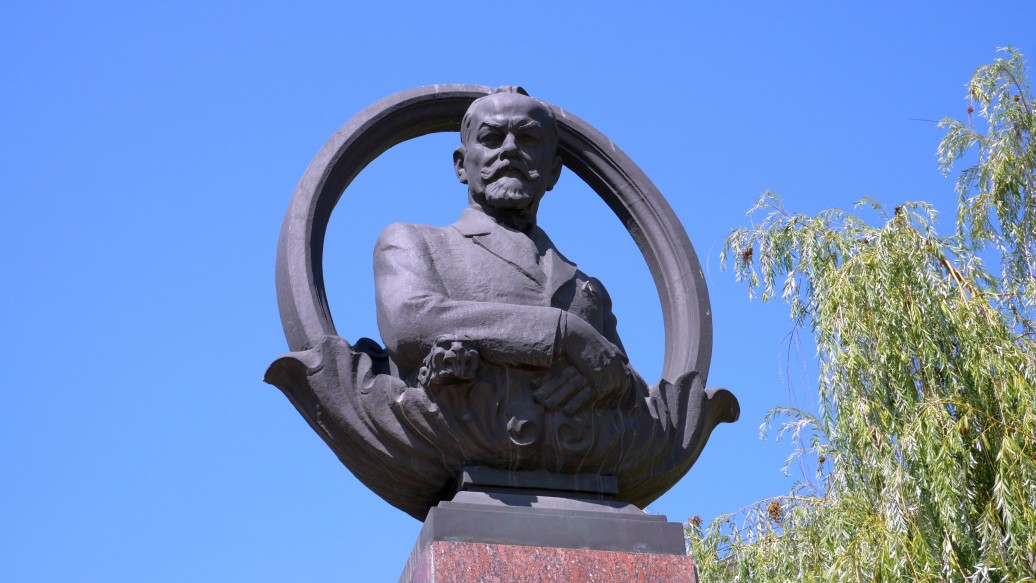 Луганщина в лицах: экскурсия по знаменитым землякам