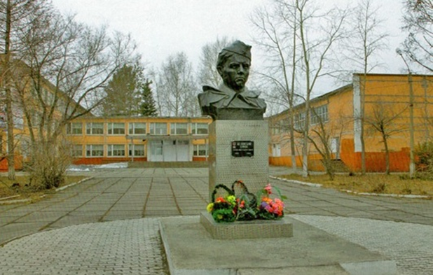 Памяти героя будьте достойны!