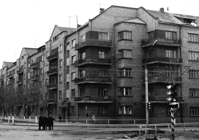 По нашим улицам  сквозь время