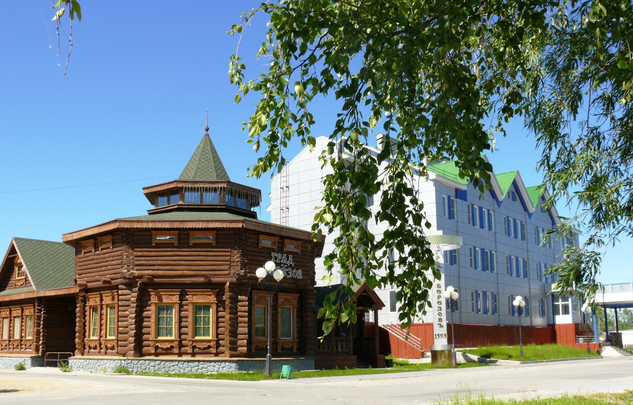 Экскурсионная программа «Обзорная экскурсия по поселку пешим ходом. Посещение Березовского районного краеведческого музея»